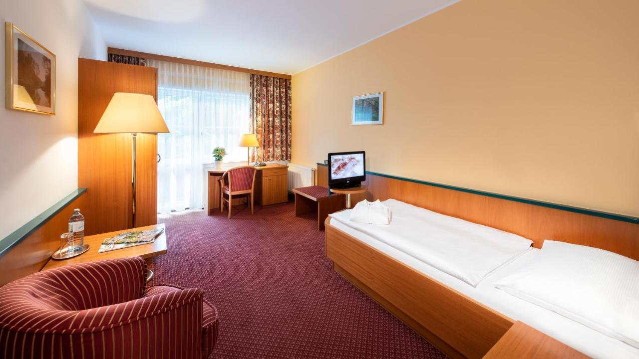 Parkhotel Zur Klause Bad Hall Exterior photo