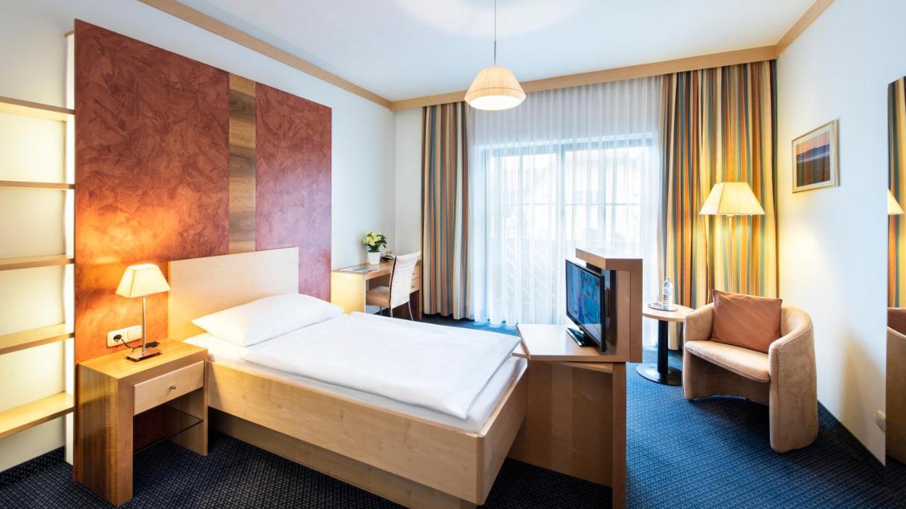 Parkhotel Zur Klause Bad Hall Exterior photo