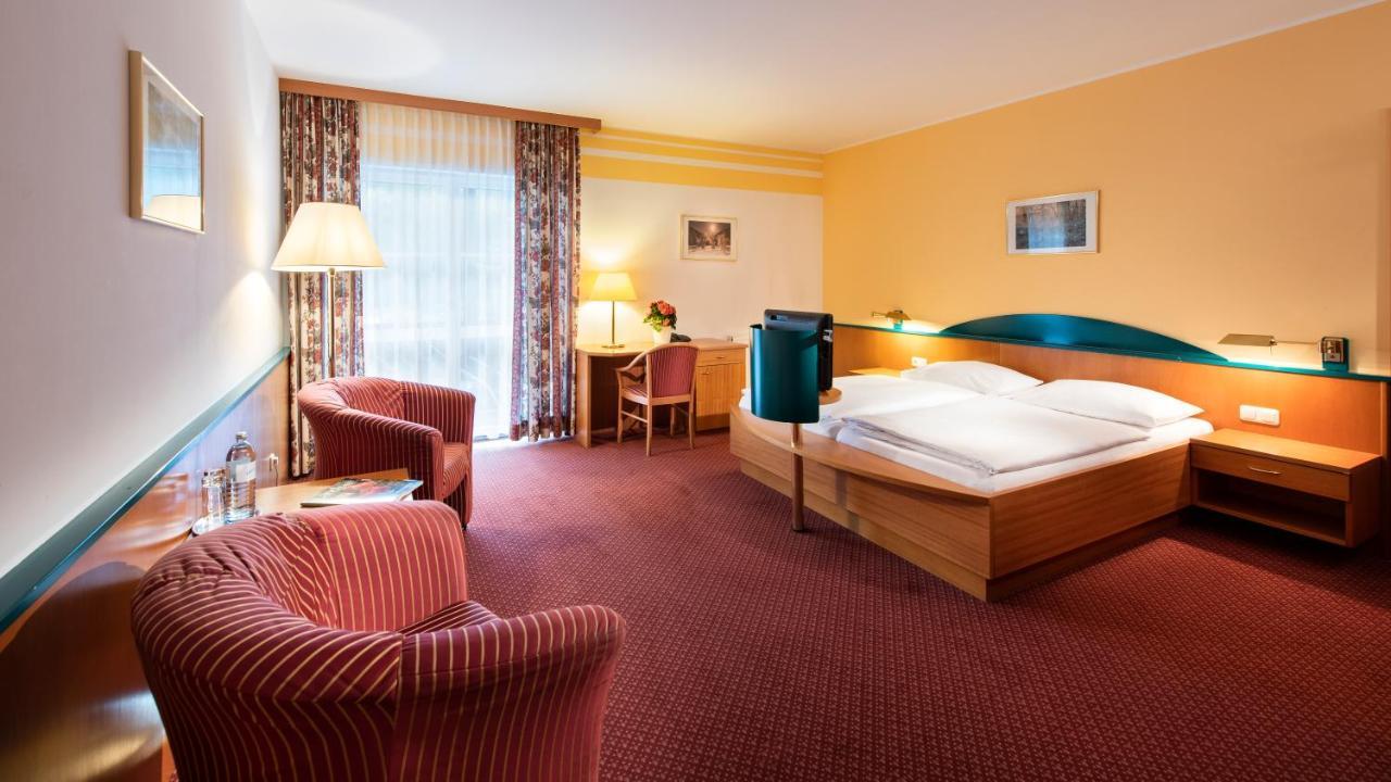 Parkhotel Zur Klause Bad Hall Exterior photo